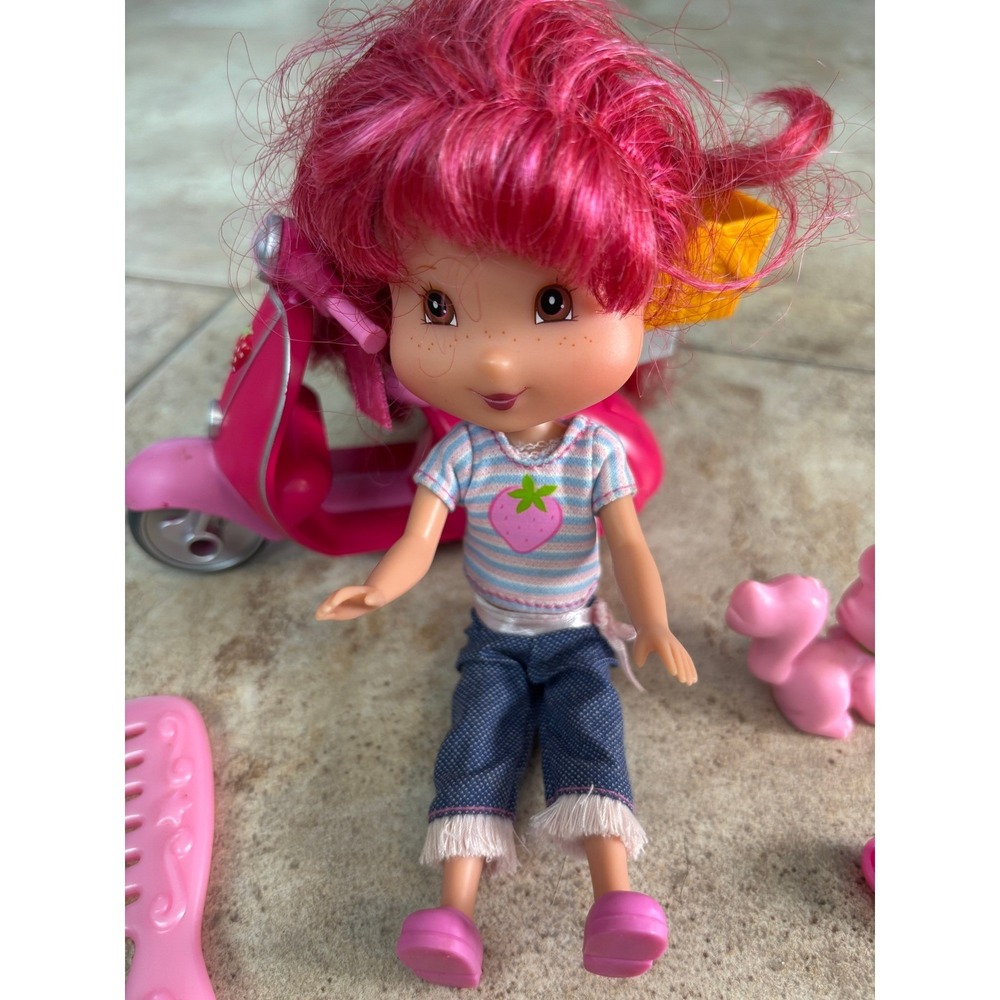 Strawberry Shortcake Berry Sweet Scooter Playset w/ Custard Cat Vintage - Picture 2 of 6